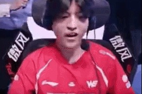 有唇语大师吗？昨天Monki SOLO赢了369后疑似喊了一句：废物？